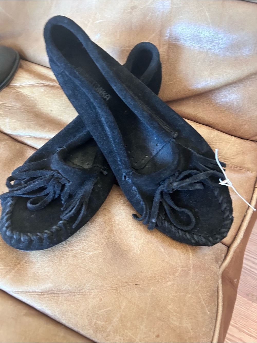 Minnetonka Black Suede Fringe Moccasin Flats GUC - Picture 6 of 6
